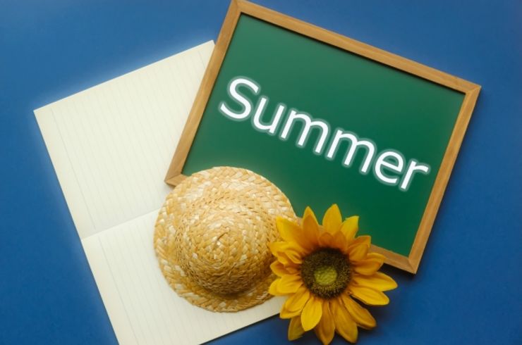麦わら帽子とsummerの文字