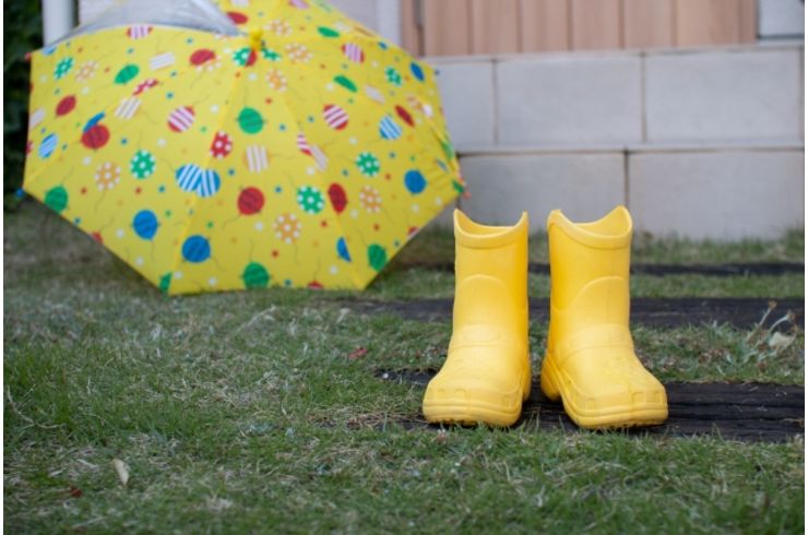 子どものかさと長靴